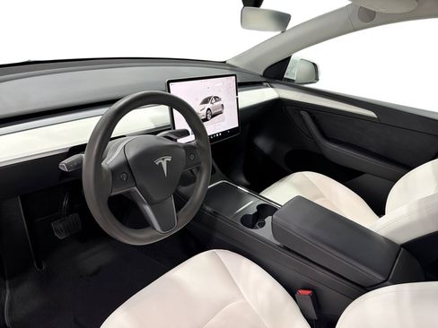 Certified 2023 Tesla Model Y Long Range AWD/4WD image 9