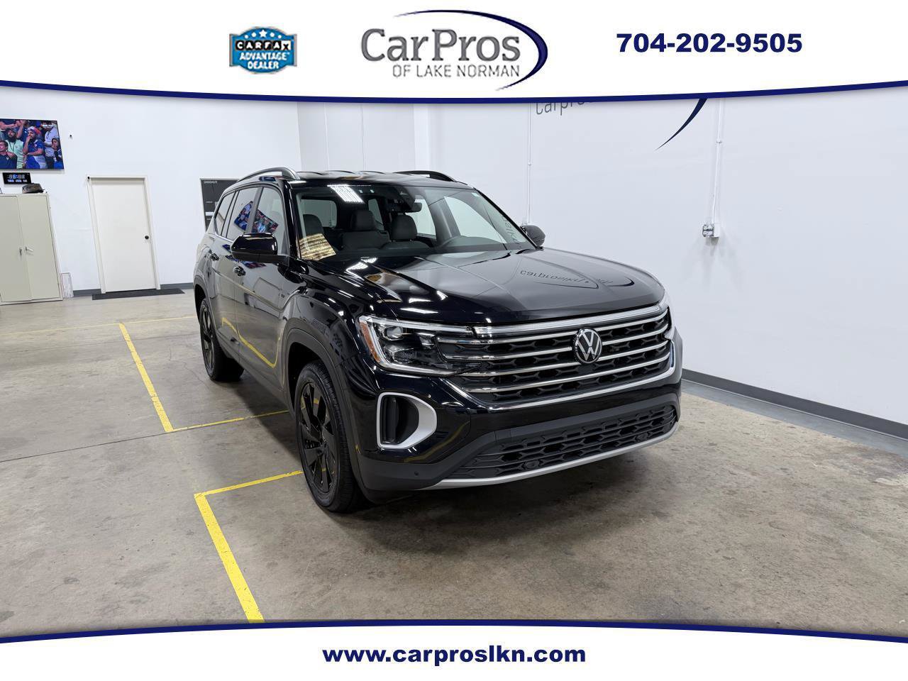 Used 2024 Volkswagen Atlas SE w/ Black Wheel Package AWD/4WD image 1