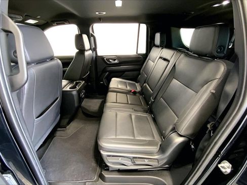 Used 2022 Chevrolet Suburban LT RWD image 24