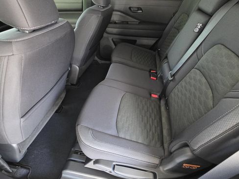 New 2026 Nissan Pathfinder SV w/ SV Premium Package FWD image 10