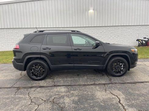 Used 2023 Jeep Cherokee Altitude Lux image 16