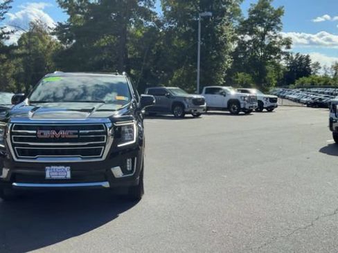 Certified 2024 GMC Yukon SLT w/ SLT Premium Package AWD/4WD image 3