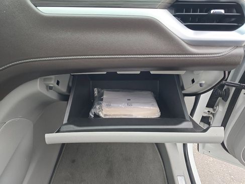 Used 2018 GMC Acadia SLT image 35