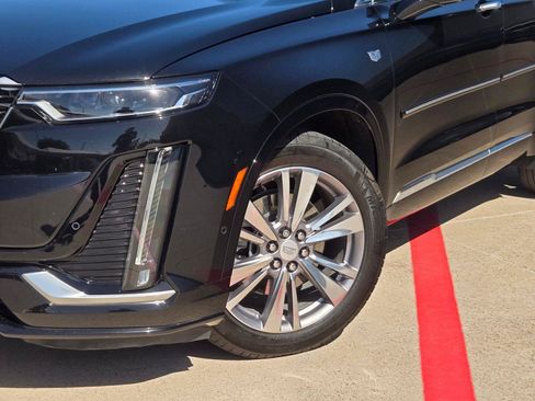 Used 2023 Cadillac XT6 Premium Luxury w/ Technology Package FWD image 7