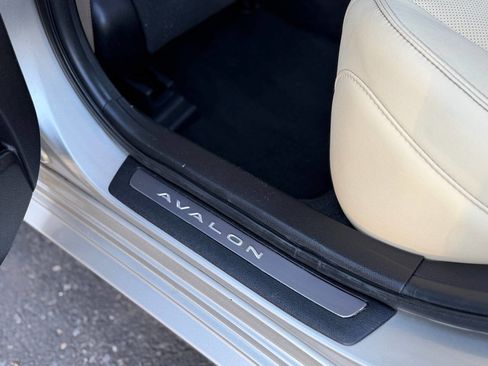 Used 2014 Toyota Avalon Limited image 36