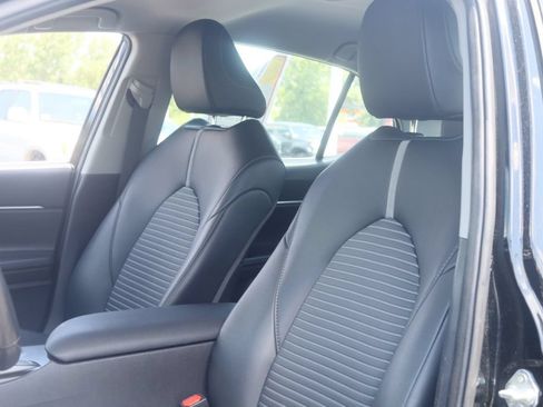 Used 2024 Toyota Camry SE FWD image 5