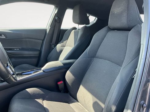 Used 2019 Toyota C-HR XLE FWD image 8