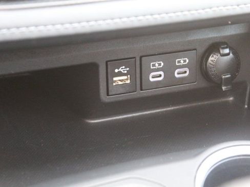 Used 2024 Toyota Highlander XLE image 25