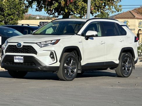 Used 2023 Toyota RAV4 XLE Premium image 8