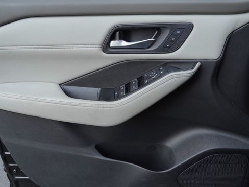 Used 2024 Nissan Rogue SL w/ SL Premium Package FWD image 28