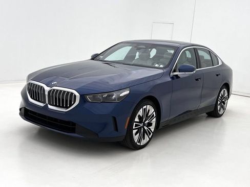 Certified 2026 BMW 530i xDrive w/ Premium Package AWD/4WD image 4
