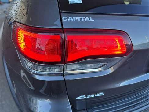 Used 2020 Jeep Grand Cherokee Laredo image 25