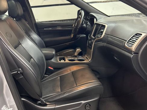 Used 2017 Jeep Grand Cherokee Overland image 15