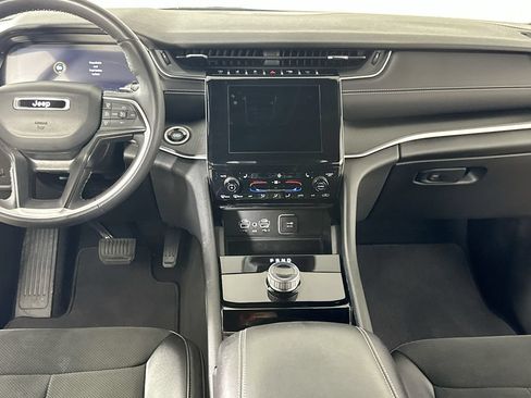 Used 2023 Jeep Grand Cherokee Altitude RWD image 18