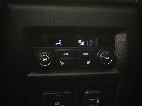 Used 2018 Chevrolet Traverse Premier w/ LPO, 'HIT The Road' Package AWD/4WD image 17