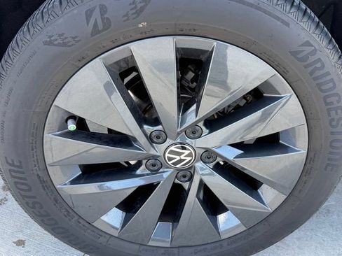 Used 2024 Volkswagen Taos S w/ MDO Package FWD image 10