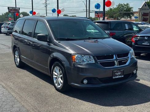 Used 2018 Dodge Grand Caravan SXT FWD image 3