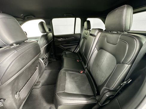 Used 2023 Jeep Grand Cherokee Altitude image 23