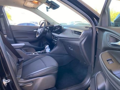 Used 2025 Buick Encore GX Preferred FWD image 5