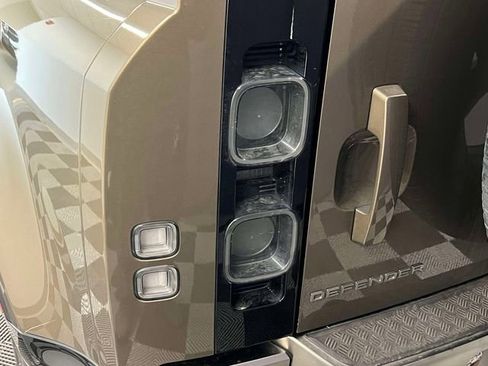 Used 2023 Land Rover Defender 110 X image 10