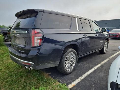 Used 2023 Chevrolet Suburban Premier AWD/4WD image 7