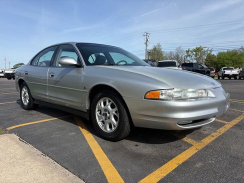 Used 2002 Oldsmobile Intrigue GL w/ Premium Leather Pkg FWD image 4