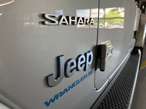 Used 2023 Jeep Wrangler Unlimited Sahara w/ Cold Weather Group AWD/4WD image 8