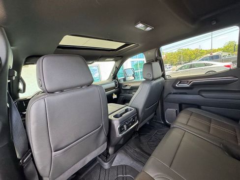 Used 2024 Chevrolet Silverado 1500 High Country w/ High Country Premium Package AWD/4WD image 22