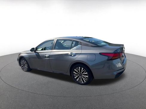 Used 2025 Nissan Altima 2.5 SV FWD image 10