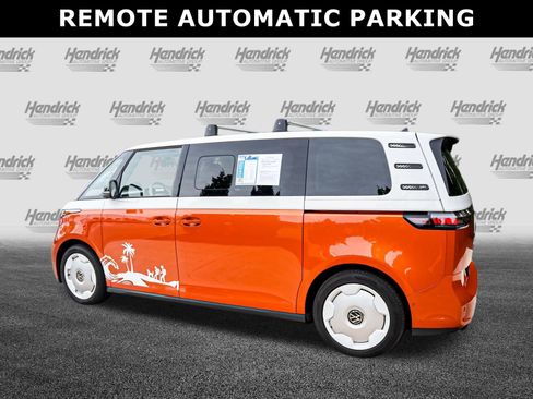 Used 2025 Volkswagen ID. Buzz 1st Edition RWD image 7