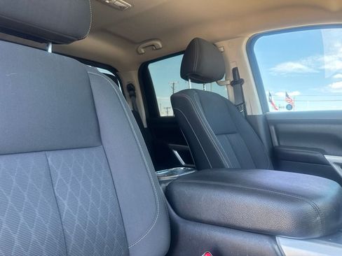 Used 2018 Nissan Titan SV w/ SV Convenience Package RWD image 27