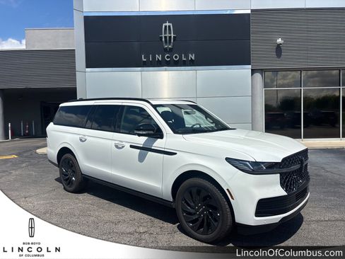 New 2026 Lincoln Navigator L Reserve w/ Jet Appearance Package AWD/4WD image 1