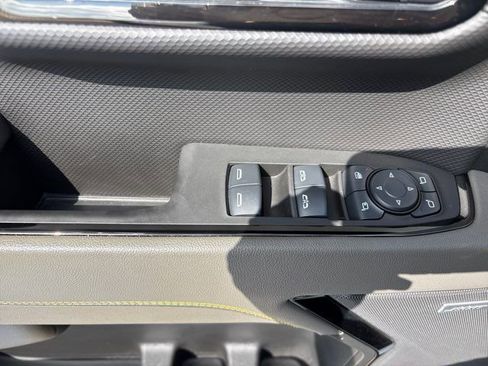 Used 2025 Chevrolet Silverado 1500 ZR2 w/ Technology Package image 15