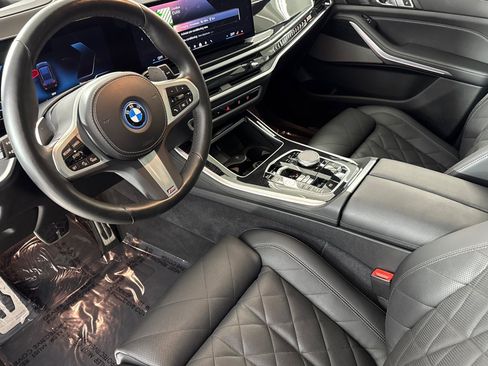 Used 2024 BMW X5 xDrive50e w/ M Sport Package AWD/4WD image 4