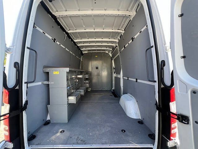 Used 2016 Mercedes-Benz Sprinter 2500 image 11