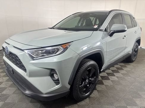 Used 2019 Toyota RAV4 XLE AWD/4WD image 8