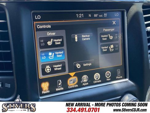 Used 2017 Jeep Grand Cherokee Overland w/ Jeep Active Safety Group AWD/4WD image 26