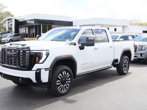 Used 2025 GMC Sierra 2500 Denali Ultimate AWD/4WD image 5