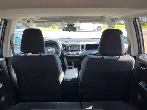 Used 2018 Toyota RAV4 XLE AWD/4WD image 17
