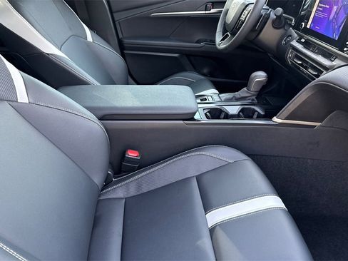 Used 2025 Toyota Camry SE image 17