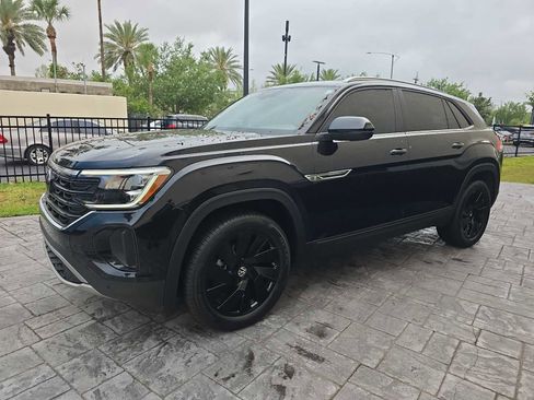 Used 2025 Volkswagen Atlas Cross Sport SE image 8
