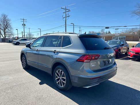Used 2019 Volkswagen Tiguan SE w/ Panoramic Sunroof Package image 11