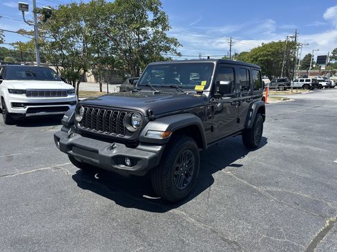 Used 2024 Jeep Wrangler Unlimited Sport AWD/4WD image 5