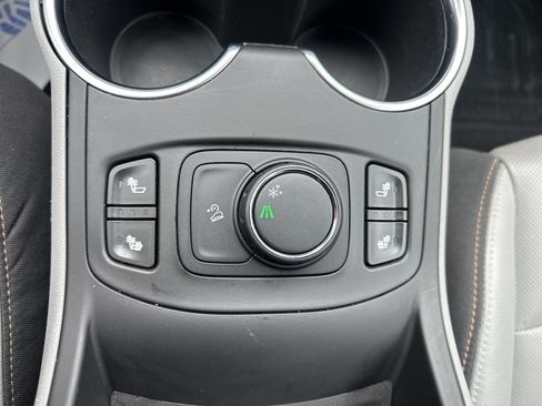 Used 2019 GMC Terrain SLT w/ Preferred Package FWD image 16