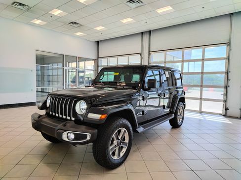 Used 2020 Jeep Wrangler Unlimited Sahara AWD/4WD image 7