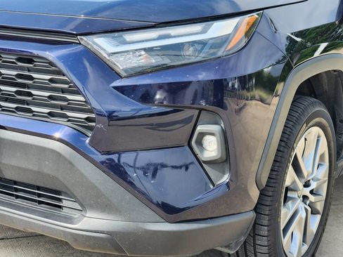 Used 2022 Toyota RAV4 XLE Premium FWD image 9