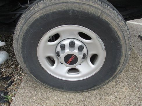 Used 2023 GMC Savana 2500 w/ Driver Convenience Package image 25