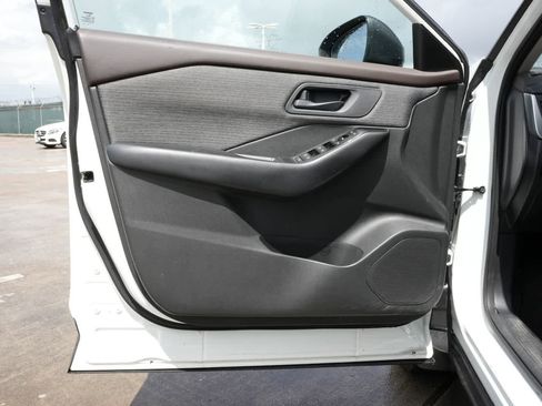 Used 2023 Nissan Rogue S FWD image 17