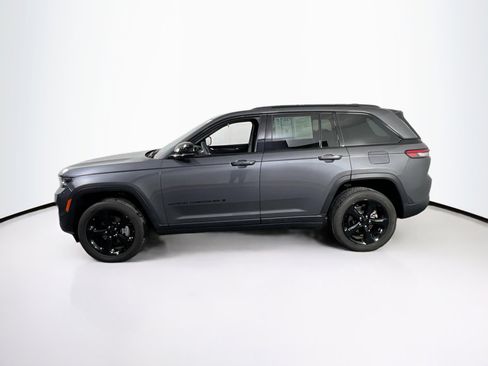 Used 2023 Jeep Grand Cherokee Altitude AWD/4WD image 8