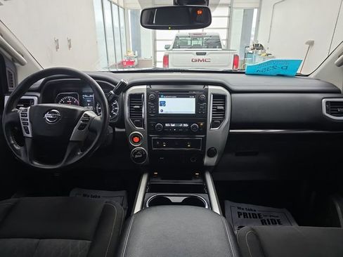 Used 2017 Nissan Titan SV image 12